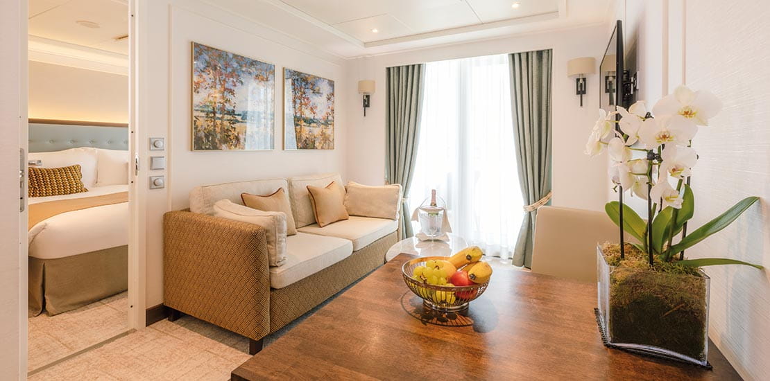 Single Suite lounge on Spirit of Discovery